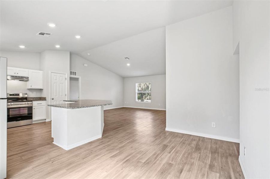 Spacious, unfurnished interior of a new home in , Port Charlotte (Image 13).