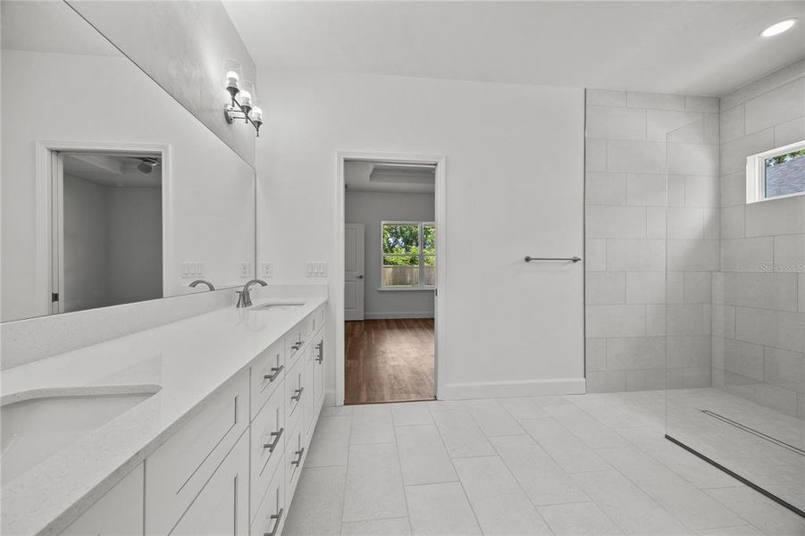 Furnished interior view inside a new home in , Gainesville (Image 7).