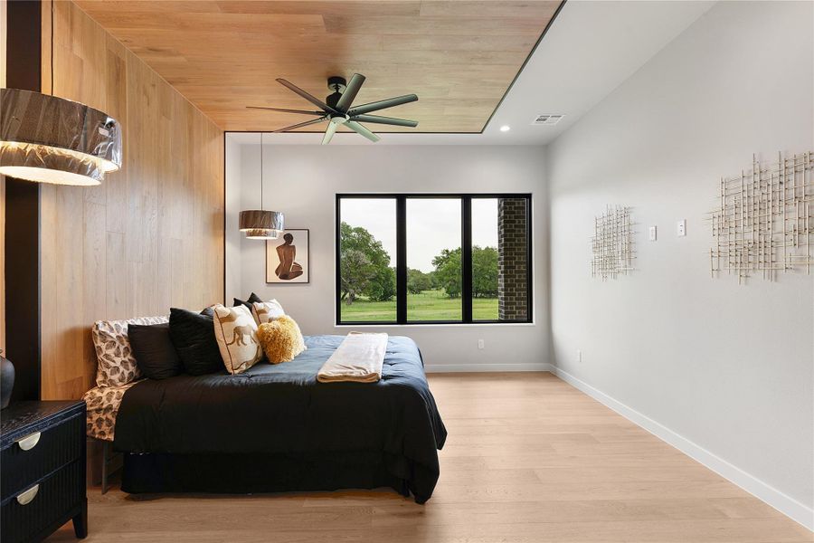 Master bedroom Master bedroom