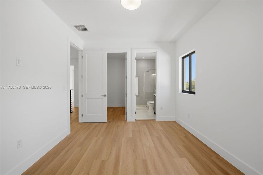 Spacious, unfurnished interior of a new home in , Miami (Image 18).