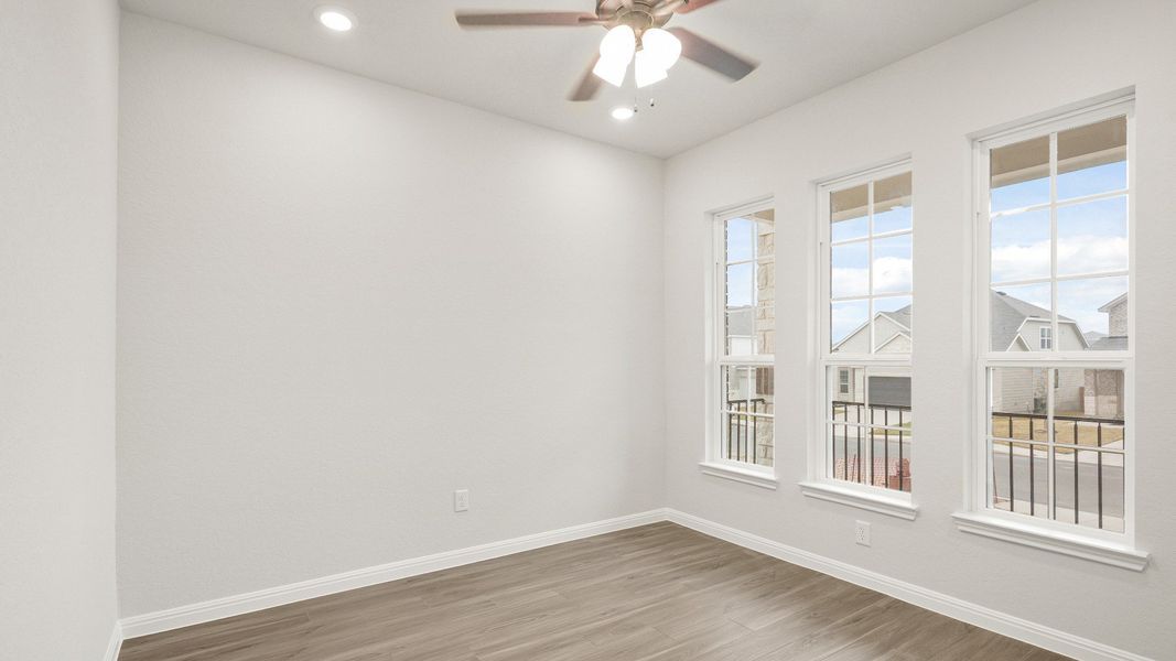 Spacious, unfurnished interior of a new home in Hunters Ranch, San Antonio (Image 10).
