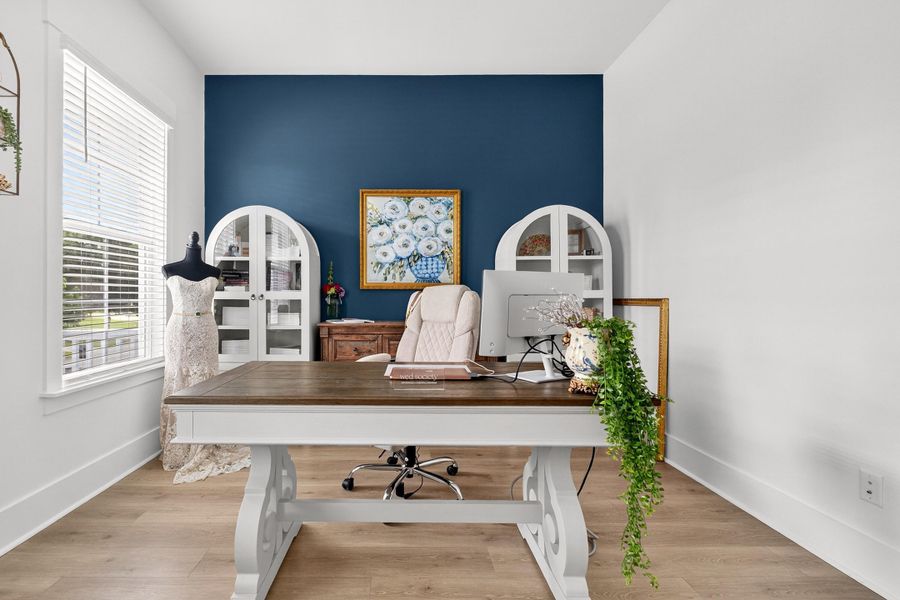 Furnished interior view inside a new home in , Ravenel (Image 15).