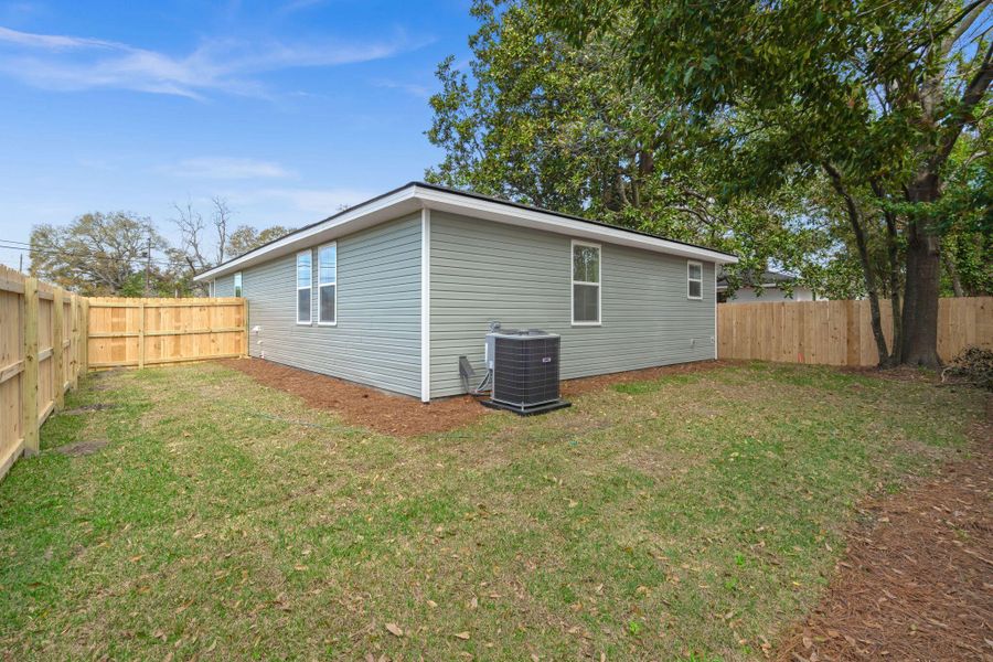 Exterior details and patio area of a home in , North Charleston (Image 4).