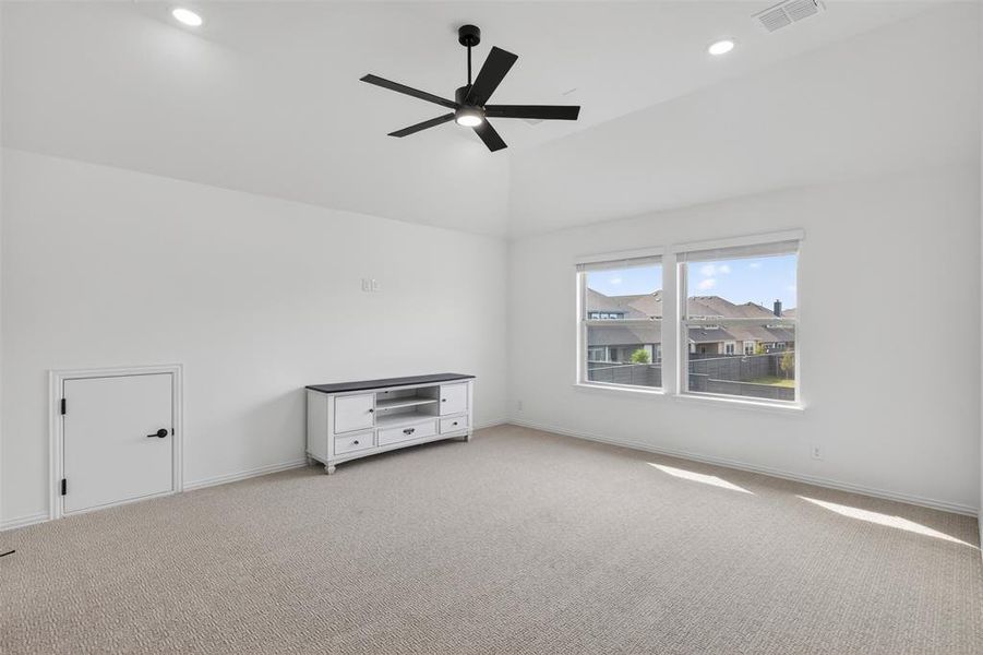 Spacious, unfurnished interior of a new home in , Little Elm (Image 23).