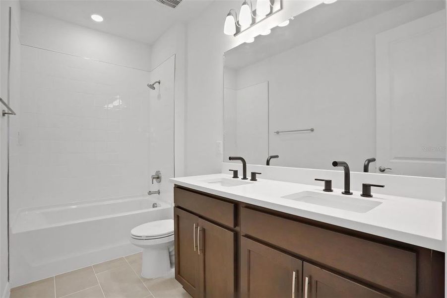Furnished interior view inside a new home in Turnleaf, Punta Gorda (Image 8).