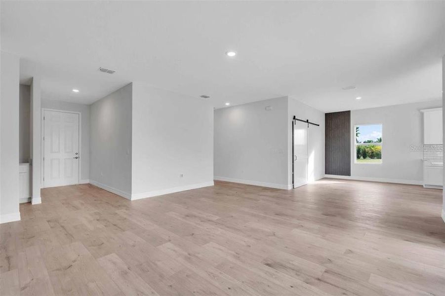 Spacious, unfurnished interior of a new home in , Punta Gorda (Image 24).