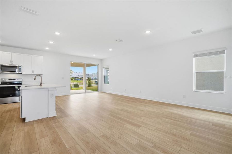 Spacious, unfurnished interior of a new home in North River Ranch, Parrish (Image 32).