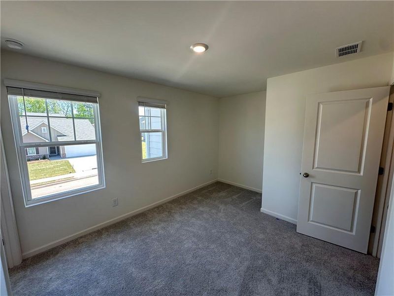Spacious, unfurnished interior of a new home in Mt. Tabor Ridge, Dallas (Image 16).