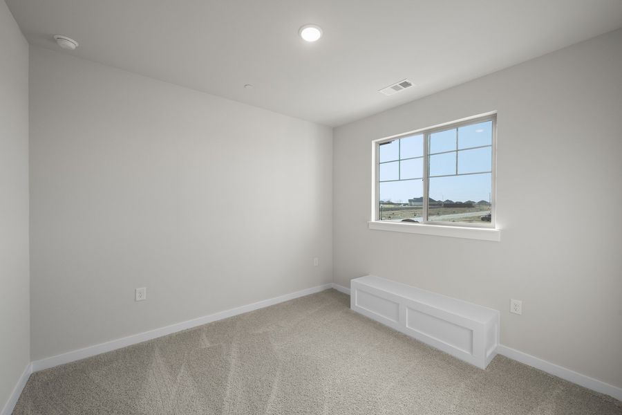 Spacious, unfurnished interior of a new home in Wildridge, Oak Point (Image 24).