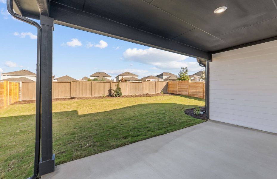 Exterior details and patio area of a home in Horizon Lake, Leander (Image 28).