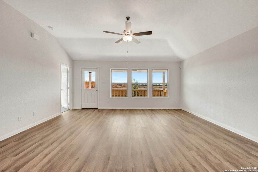 Spacious, unfurnished interior of a new home in Greenspoint Heights, Seguin (Image 17).