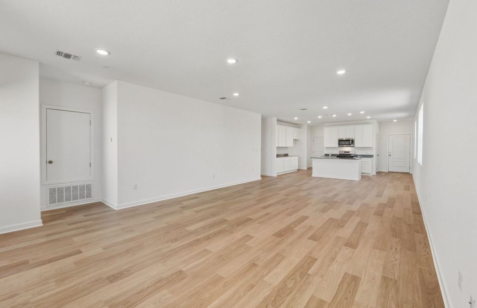 Spacious, unfurnished interior of a new home in Larson Crossing, Elgin (Image 26).