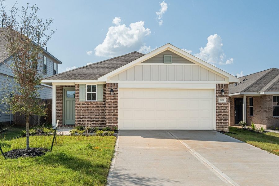 Front exterior of a new home in Stonebrooke, Conroe, TX, highlighting curb appeal (Image 14). Front exterior of a new home in Stonebrooke, Conroe, TX, highlighting curb appeal (Image 14).