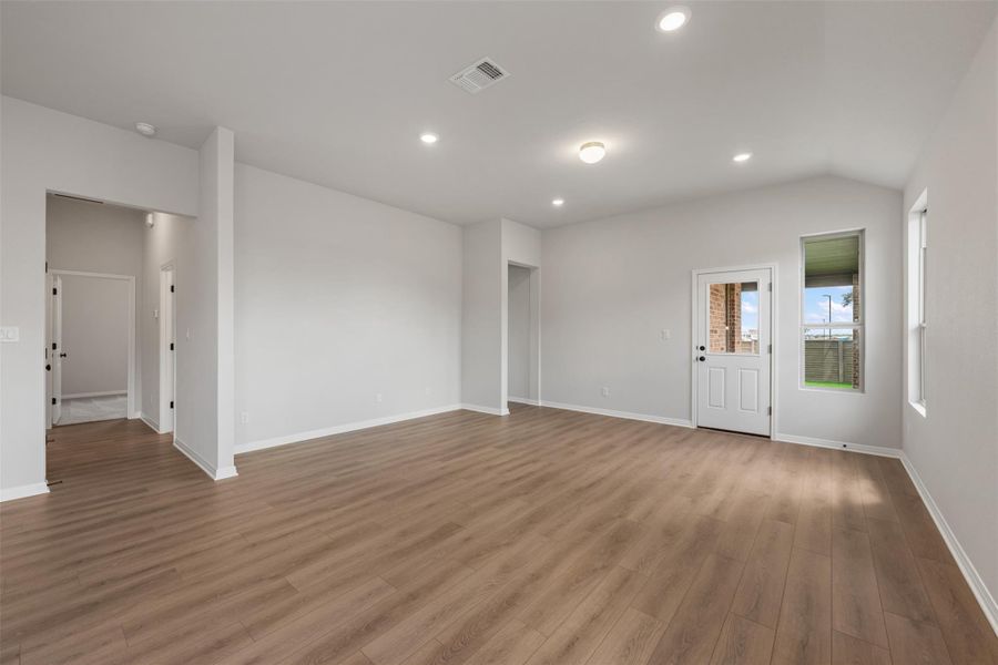 Representative images and renderings are for illustrative purposes. Actual structural options and design finishes of home may vary.