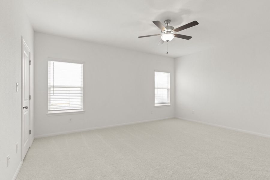 Spacious, unfurnished interior of a new home in Village at Three Oaks, Seguin (Image 23).