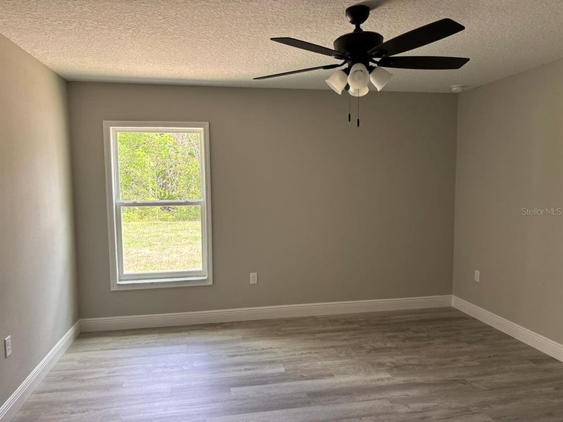 Spacious, unfurnished interior of a new home in , Dunnellon (Image 23).