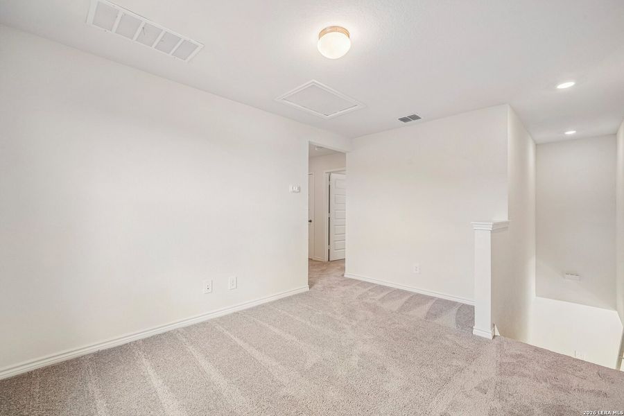 Spacious, unfurnished interior of a new home in Woodside Farms, Seguin (Image 15).