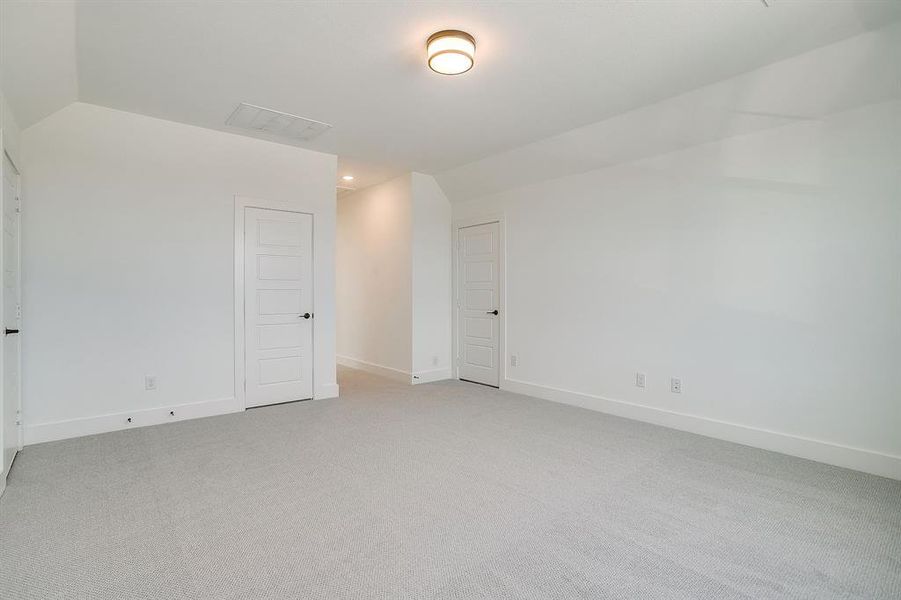 Spacious, unfurnished interior of a new home in Talon Hills, Fort Worth (Image 31).