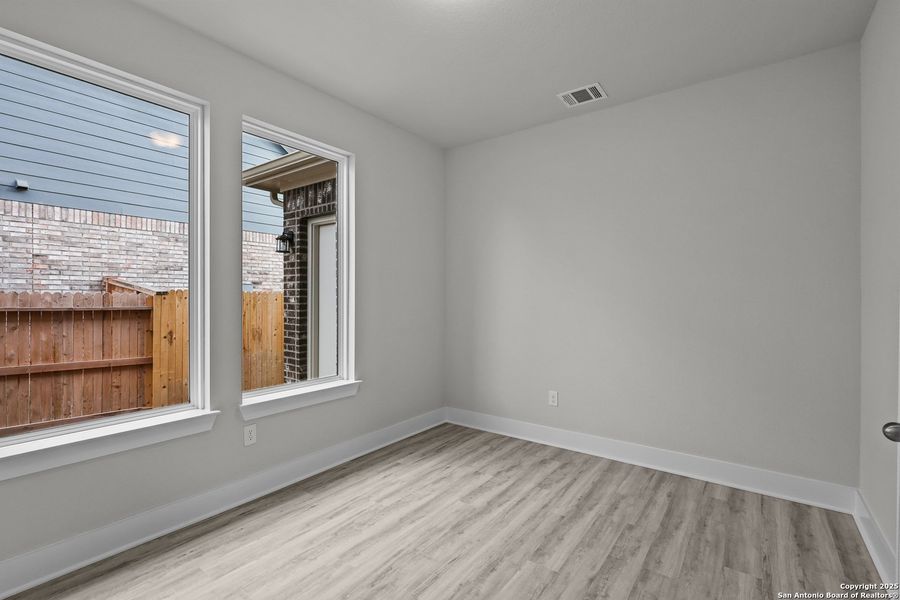Spacious, unfurnished interior of a new home in Veramendi, New Braunfels (Image 27).