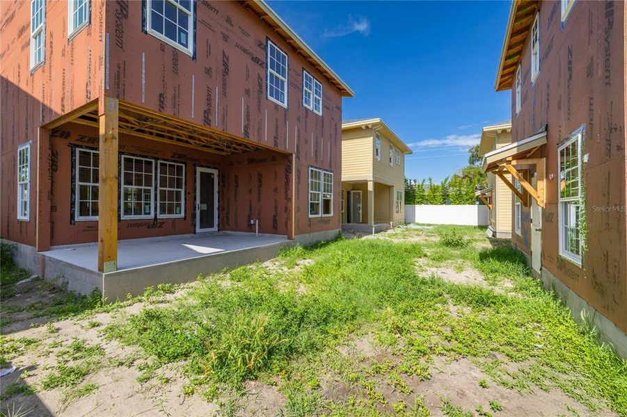 Exterior details and patio area of a home in , St. Petersburg (Image 4).