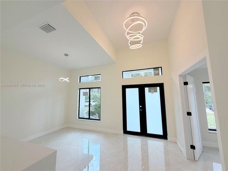 Spacious, unfurnished interior of a new home in , Lehigh Acres (Image 28).