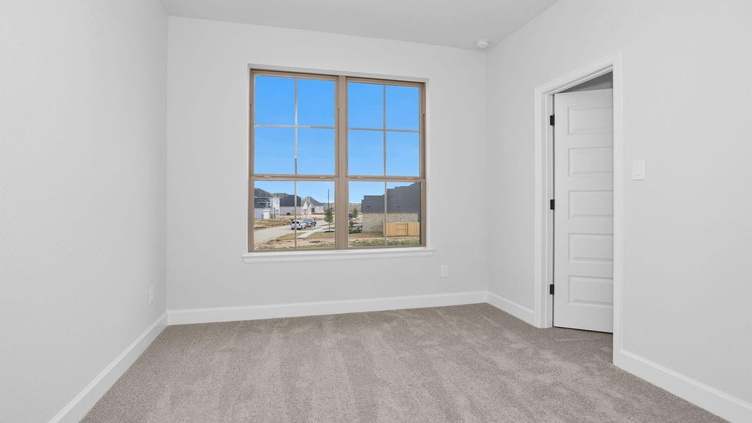 Spacious, unfurnished interior of a new home in Cross Creek West, Fulshear (Image 9).