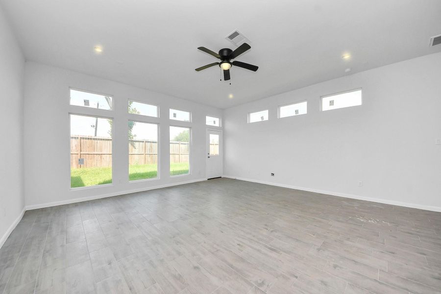 Spacious, unfurnished interior of a new home in , Houston (Image 17).