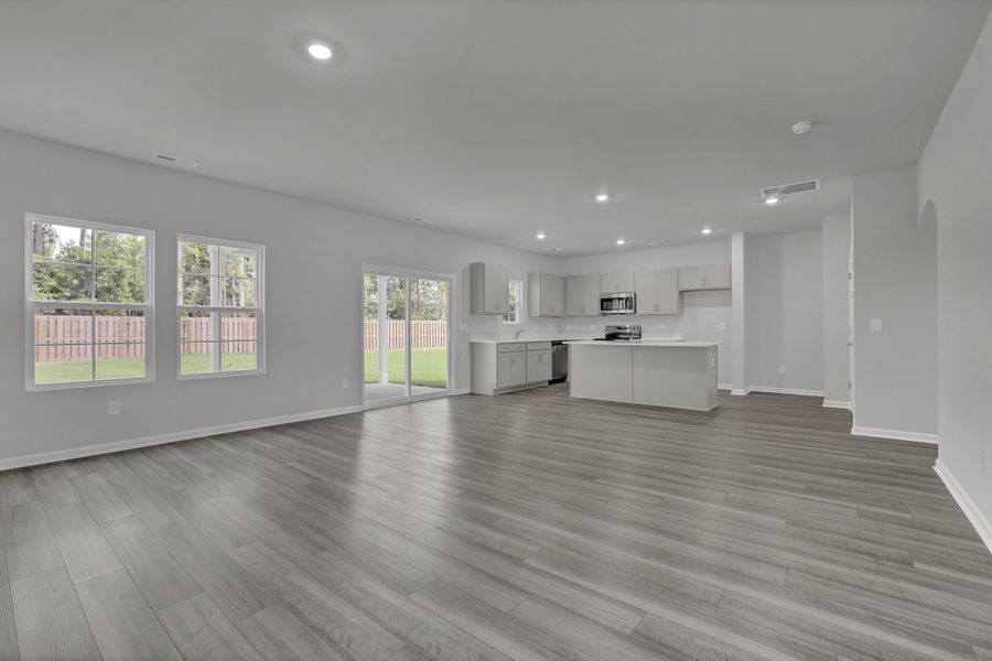 Spacious, unfurnished interior of a new home in River Tide Farms, Bolivia (Image 15).