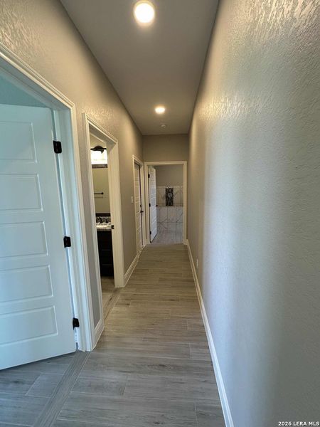 Spacious, unfurnished interior of a new home in , La Vernia (Image 13).