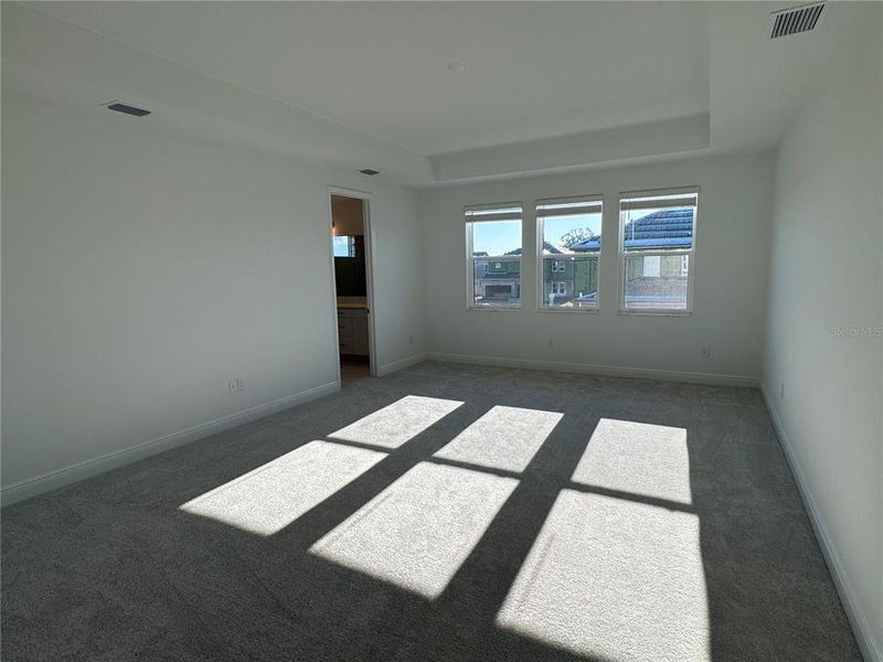 Spacious, unfurnished interior of a new home in Hawkstone, Sarasota (Image 20).