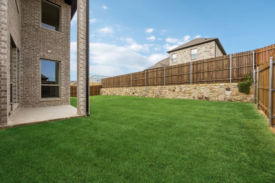 Exterior details and patio area of a home in Country Lakes, Denton (Image 4).