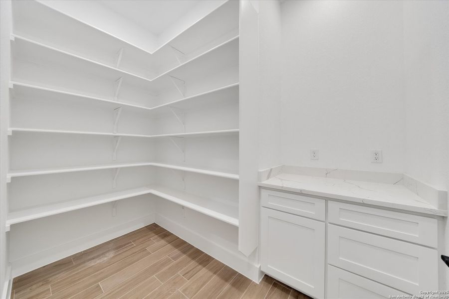 Spacious, unfurnished interior of a new home in , La Vernia (Image 33).