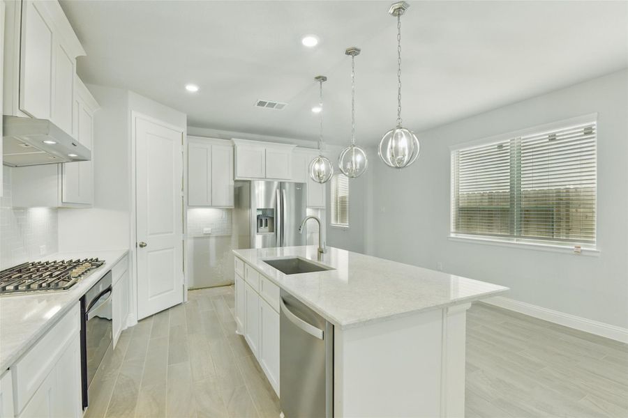 Furnished interior view inside a new home in Evergreen 40', Conroe (Image 8).