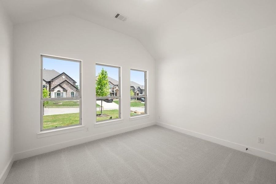 Spacious, unfurnished interior of a new home in High Country, Burleson (Image 23).