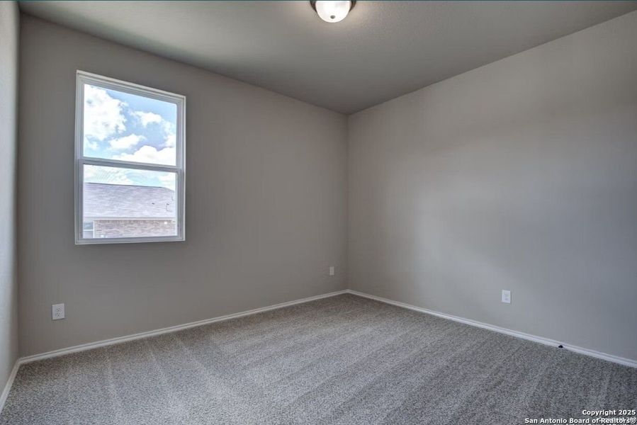 Spacious, unfurnished interior of a new home in Royal Crest, San Antonio (Image 21).
