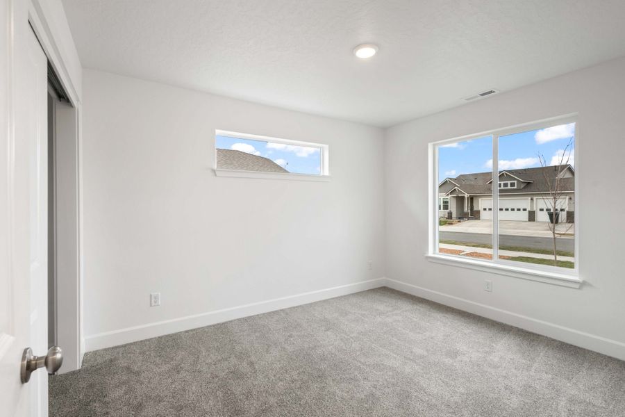 Representative unfurnished interior of a home built from the Alder by MonteVista Homes in IronHorse, Prineville (Image 9).