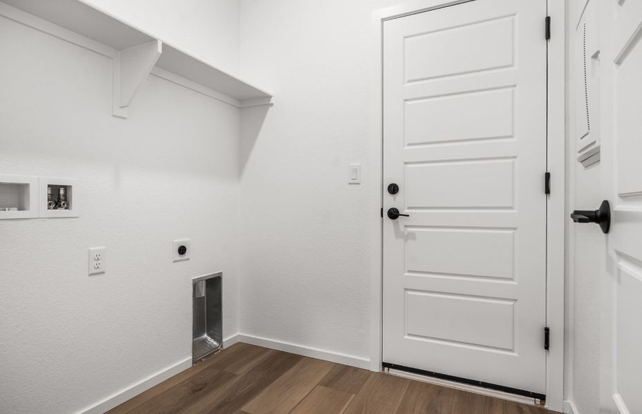 Spacious, unfurnished interior of a new home in Wolf Creek Run West, Strasburg (Image 30).