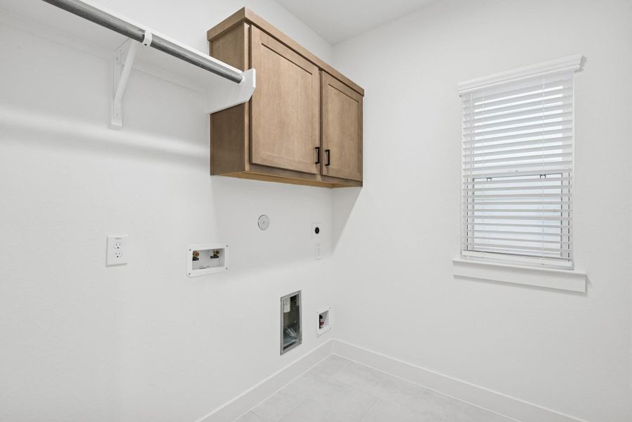Spacious, unfurnished interior of a new home in Retreat at Oak Park, Houston (Image 9). Spacious, unfurnished interior of a new home in Retreat at Oak Park, Houston (Image 9).