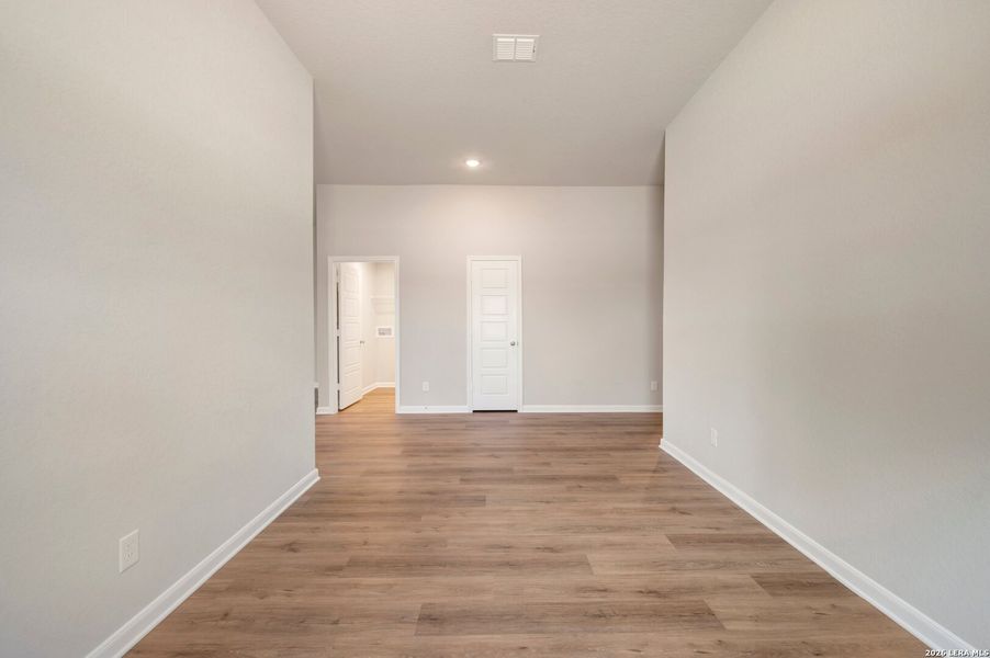 Spacious, unfurnished interior of a new home in Legacy Hills, San Antonio (Image 27).