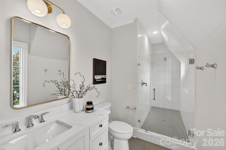 Full bath 4