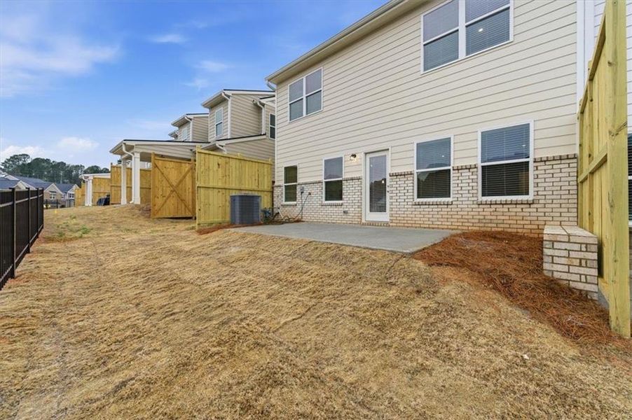 Exterior details and patio area of a home in Park Center Pointe, Mableton (Image 17).