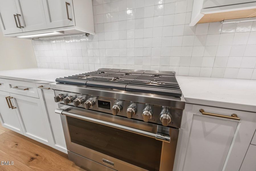 8017 Bud Morris (29) 8017 Bud Morris (29)