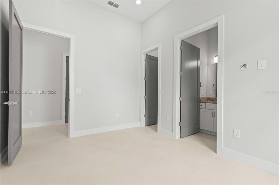 Spacious, unfurnished interior of a new home in Reunion Resort, Reunion (Image 43).