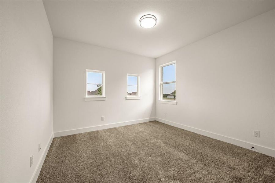 Spacious, unfurnished interior of a new home in Highland Oaks, Boyd (Image 33).
