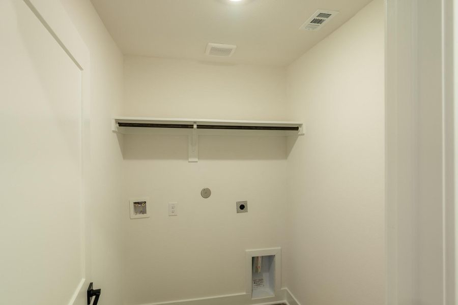 Spacious, unfurnished interior of a new home in , Dickinson (Image 9).