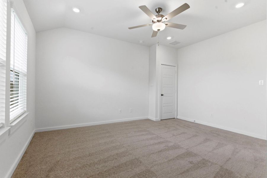 Spacious, unfurnished interior of a new home in Creekhaven, Iowa Colony (Image 20). Spacious, unfurnished interior of a new home in Creekhaven, Iowa Colony (Image 20).