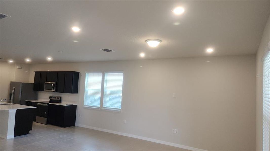 Spacious, unfurnished interior of a new home in , Winter Garden (Image 18).