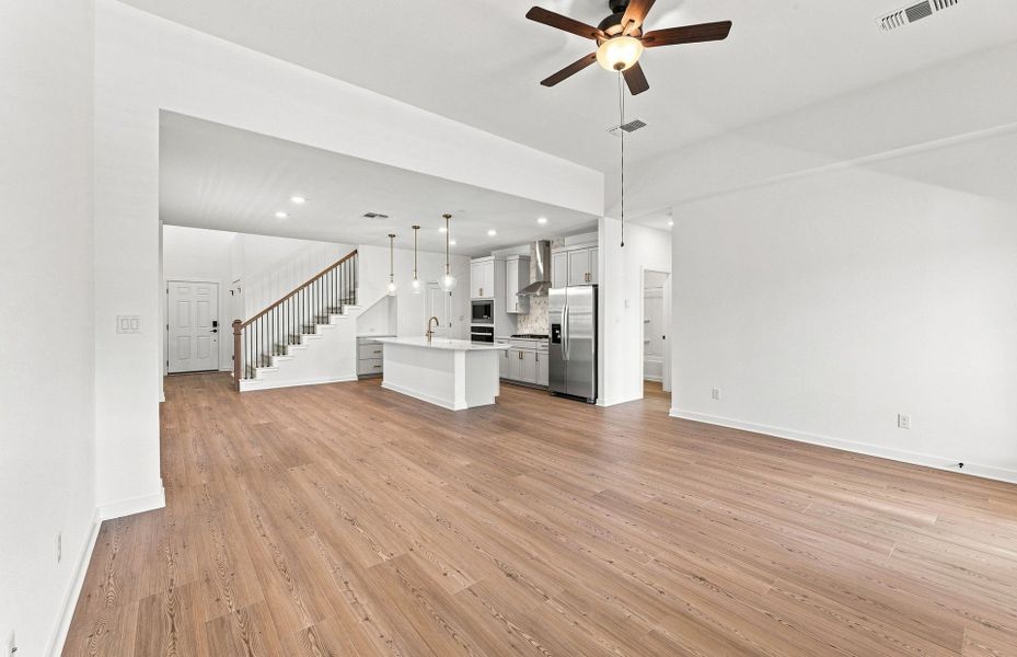 Spacious, unfurnished interior of a new home in Santa Rita Ranch, Liberty Hill (Image 14).