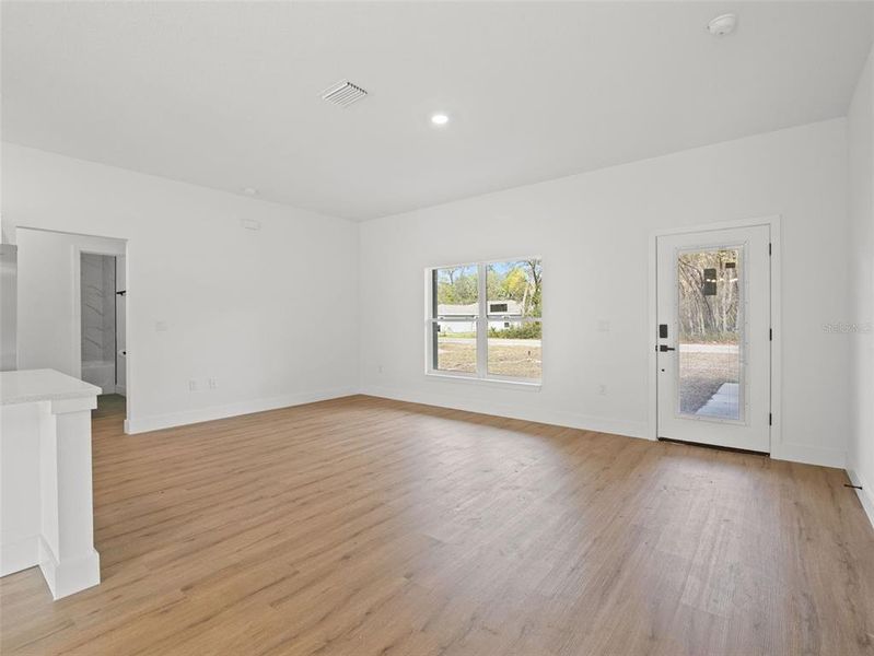 Spacious, unfurnished interior of a new home in , Ocklawaha (Image 30).