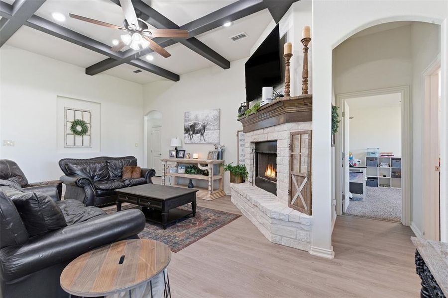 Furnished interior view inside a new home in , Grandview (Image 9).